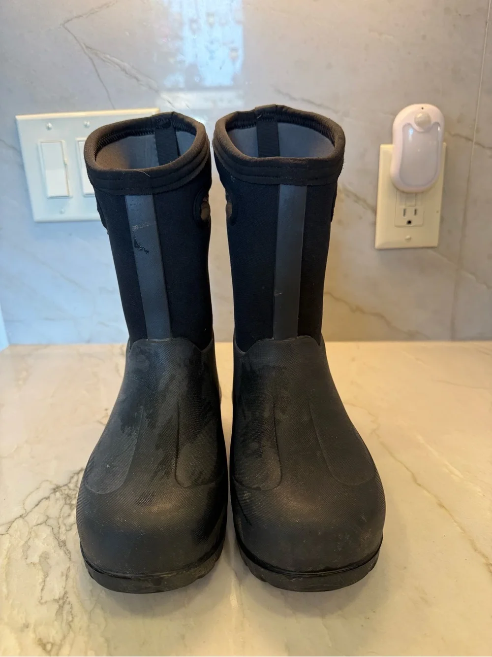 Bogs youth size 3. Excellent condition.